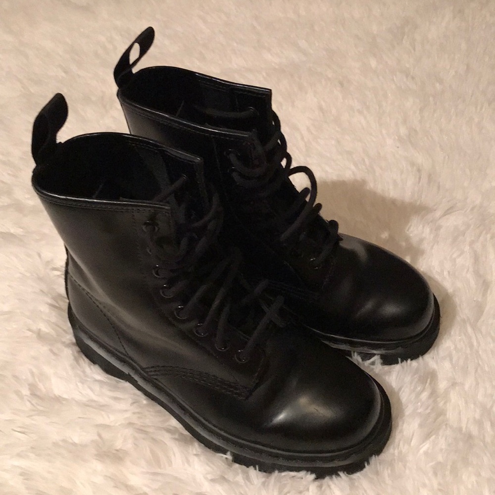 Dr. Martens 1460 8-Eye Boot